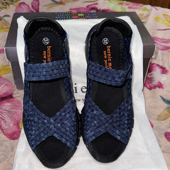 Bernie Mev Navy Woven Sandals Womens 7 Mary Jane Comfort New In Box - Picture 3 of 6